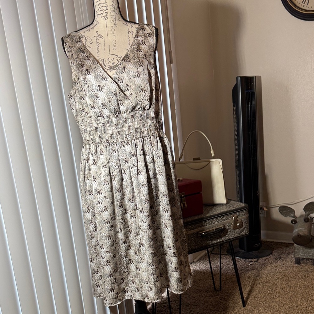 Sleeveless Midi Dress in Neutral Print